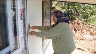 Alanyada ihtiyaç sahibi aile konteyner evine kavuştu