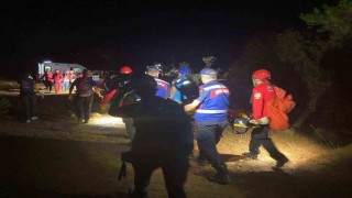 Alanyada mağarada mahsur kalan 2 çocuk kurtarıldı