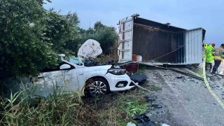 Alaşehirde kontrolden çıkan kamyonet dehşet saçtı: 2 ölü 3 yaralı