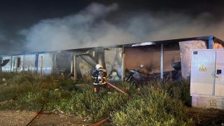 Alevlere teslim olan 2 konteyner yandı