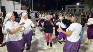 Aliağada kadınlardan renkli Şalvar Gecesi