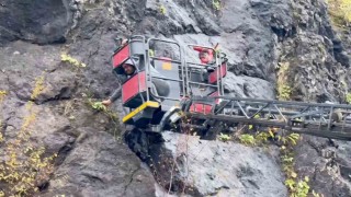 Amasrada kayalardan sarkan kablolar paniğe neden oldu: 19 yıl önce patlatılan dinamitlerden kaynaklandığı ortaya çıktı