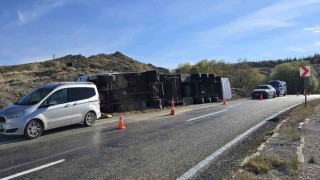 Ankarada devrilen tırdaki 2 inek telef oldu