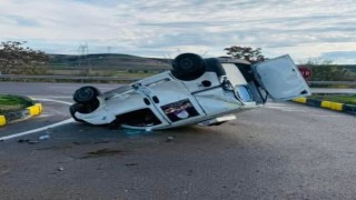 Ankarada kontrolden çıkan hafif ticari araç takla attı: 1 yaralı
