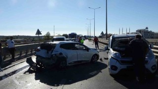 Antalyada 4 araçlı zincirleme kaza