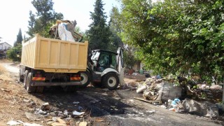 Antalyada atık malzemelerin istiflendiği 8 noktadan 30 kamyon çöp çıktı
