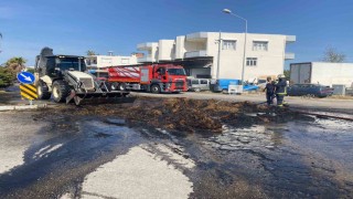 Antalyada seyir halindeki traktörde saman balyaları alev alev yandı