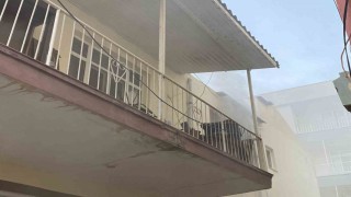 Antalyada yangın çıkan evdeki muhabbet kuşunu itfaiye kurtardı