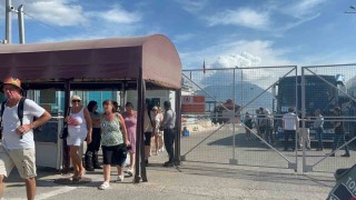 Antalyaya turist akını devam ediyor: İngiliz turistleri taşıyan lüks kruvaziyer Alanyaya demirledi