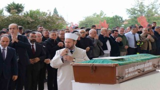 Araç kullanırken kalp krizi geçirerek hayatını kaybeden profesör son yolculuğuna uğurlandı