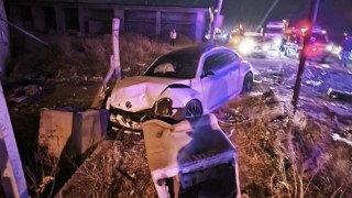 Araçta sıkışan sürücü kurtarıldı