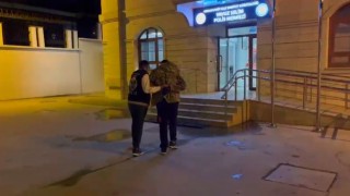 Arnavutköyde durakta genç kıza sözlü taciz kamerada: Şüpheli yakalandı