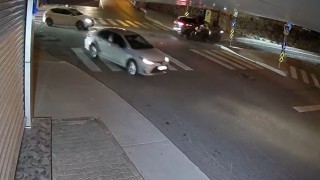 Arnavutköyde motosikletle otomobil çarpıştı: 2 yaralı