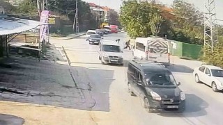 Arnavutköyde servis minibüsünün çarptığı çocuk yaralandı