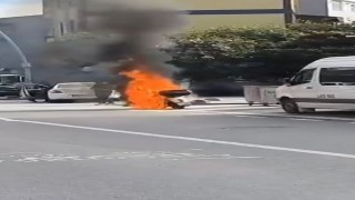 Arnavutköyde seyir halindeki motosiklet alev aldı