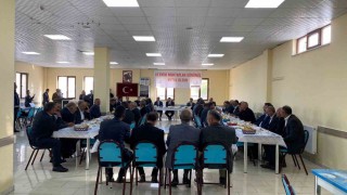 Arpaçay Kaymakamı Akköz muhtarlarla buluştu