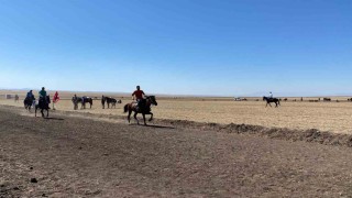 Arpaçayda 4. Geleneksel Rahvan At Yarışları yapıldı