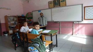 Artvinde köy okulunda 5 öğrenci 2 öğretmenle eğitim devam ediyor