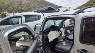 Artvinde zincirleme trafik kazası: 4 yaralı