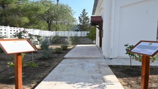 Asırlık türbede bakım ve çevre düzenlemesi