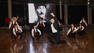 Atatürkün Bursaya gelişinin 103üncü yıl dönümü Osmangazide muhteşem gösteriyle kutlandı