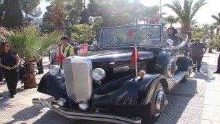 Atatürkün makam aracının aynısı Turgutluda ilgi odağı oldu