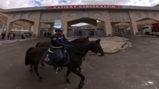 Atlı Jandarma Timleri Kapıköy sınırında görevde