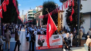 Avrasya Üniversitesi Cumhuriyet Bayramı kutlamalarını harmandalı zeybeği ile başlattı