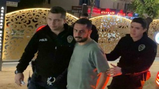 Ayakta bile durmakta güçlük çeken alkollü sürücü önünde giden araca çarptı