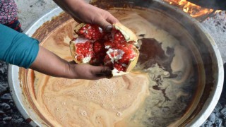 Aydında narlar geleneksel yöntemle ekşiye dönüşüyor