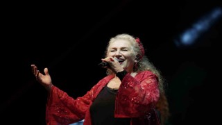 Ayvalık Zeytin Hasat Festivalinde Suzan Kardeş ile Balkan rüzgarı