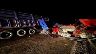 Babaeskide tır ile traktör çarpıştı, yol trafiğe kapandı