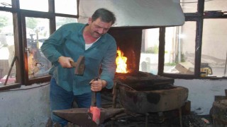 Babasının eline çırak olarak başladı, 38 yıldır ocak sönmesin diye çabalıyor