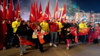 Bahçelievlerde 102 metrelik bayrakla Cumhuriyet coşkusu