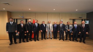 Bakan Bak ve Suriyeli mevkidaşı ile Basketbol Gelişim Merkezini ziyaret etti