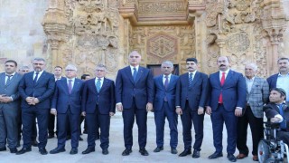 Bakan Ersoy, Divriği Ulu Camii ve Darüşşifasını ziyaret etti, tescilli Divriği pilavından tattı