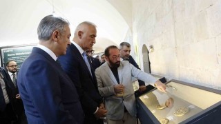 Bakan Ersoy, Mardin Kültür Yolu Festivali sergilerini gezdi