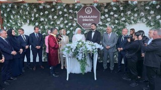 Bakan Göktaş, evlilik kredisinden yararlanan çiftin nikah şahidi oldu