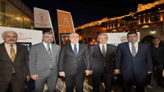 Bakan Işıkhan, Mardin Kültür Yolu Festivalindeki sergileri gezdi: Türkiyenin mozaiğini özetlediğimizde Mardin müthiş bir coğrafya