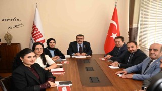 Bakan Tekin: CHPliler 12 yıllık zorunlu eğitime ne demişler görsünler, oynadıkları bir tiyatro, makul önerileri varsa dinlerim