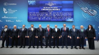 Bakan Uraloğlu: (5G Yetkilendirme İhalesi) 3 operatör, toplamda 2 milyar 945 milyon dolar teklif vererek frekans bantlarını almaya hak kazandı