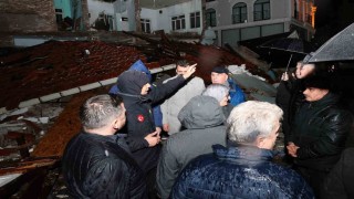 Bakan Yerlikaya: Yıkılan 3 bina ve 1 iş yerinde incelemelerde bulunduk