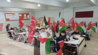 Balıkesir okullarında öğrencilerden Filistine destek