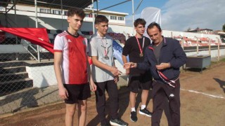 Balıkesirde gençler Cumhuriyet Kupası için ter döktü