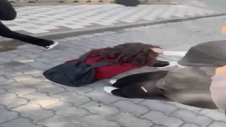 Balıkesirde okul yakınında kız öğrencilerin kavgası kameraya yansıdı