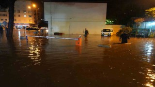 Balıkesirde sağanak yağış ve lodos hayatı olumsuz etkiledi
