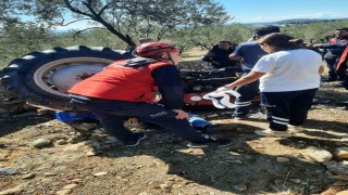 Balıkesirde traktör devrildi, sürücü yaralandı