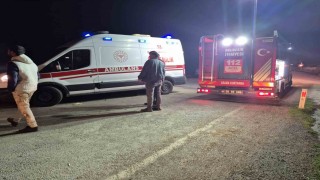 Balıkesirde yol kenarına uçan otomobilin sürücüsü yaralandı