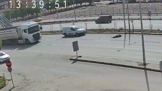 Bandırmada kamyonun çarptığı yaşlı adam metrelerce savruldu