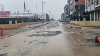 Bandırmada sağanak yağış etkili oldu